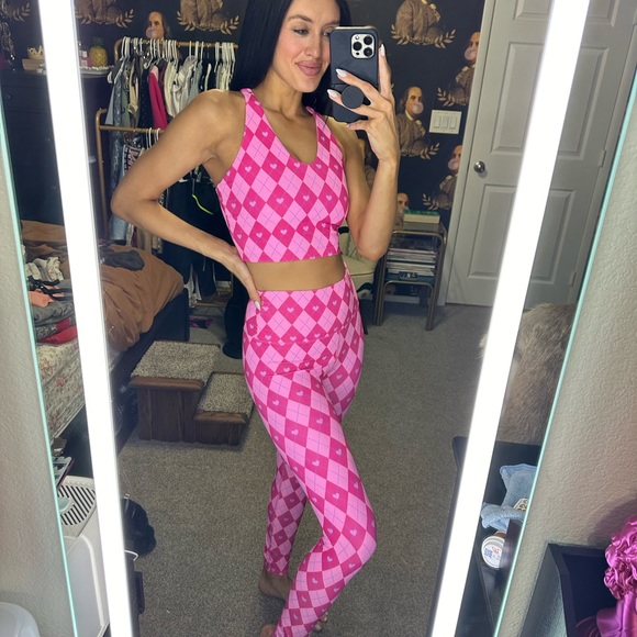 Like New BEACH RIOT Cross My Heart Set workout  top and leggings - Picture 1 of 11